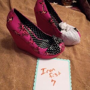 Iron Fist Retro Wedge Platform Bow Heels 7 37 Rose Hearts